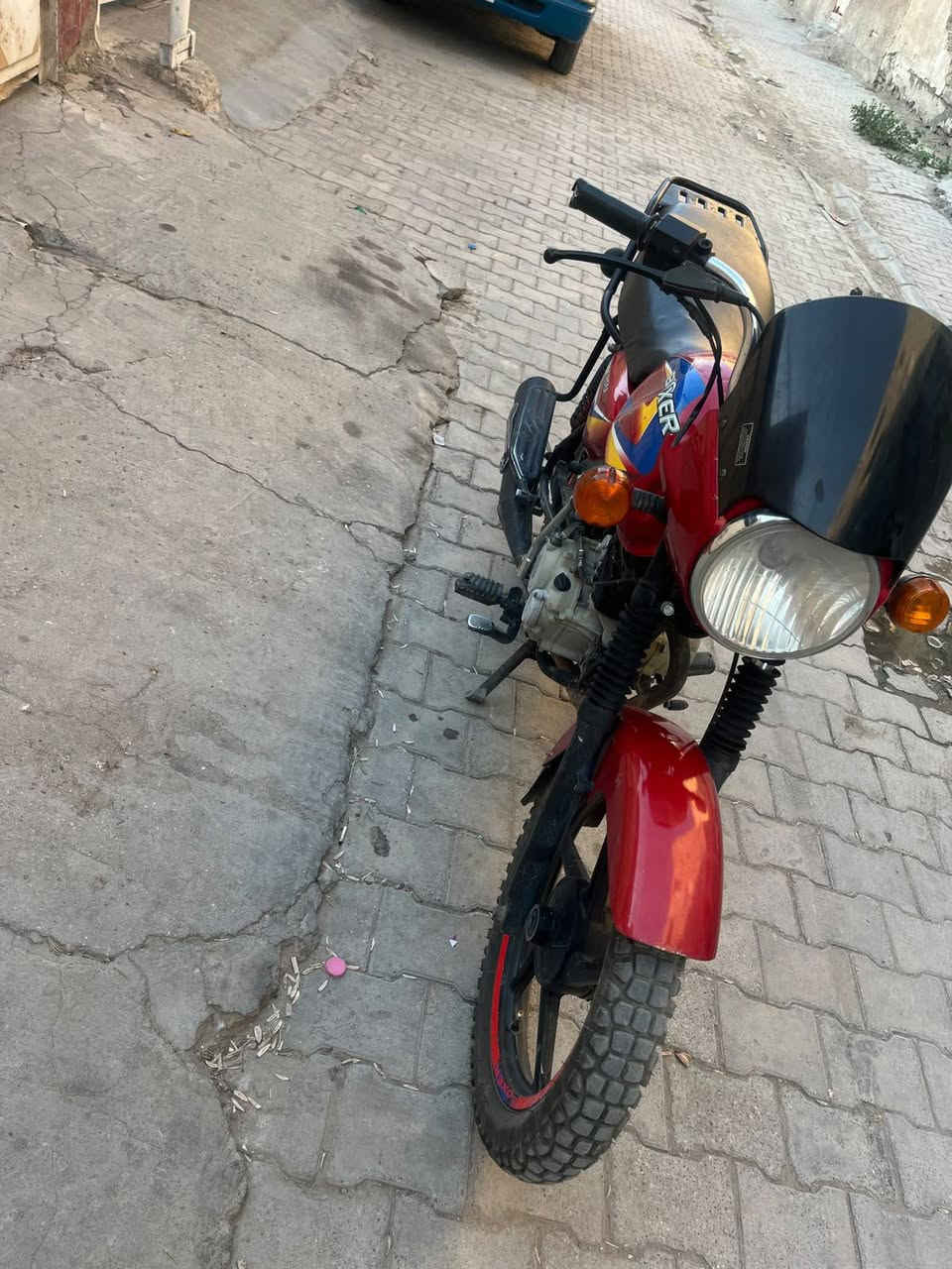 السلام عليكم بوكسر موديل 21 للبيع سعرها 850 بيها مجال دراجه مكاني بغداد البياع بحاله جيده لا تعاني من دخان ولا تنقيص ولا تبخير الدراجه مال بيت ممتعوبه اوارق كامله نقص قمجي كيلو متر وطوافه بانزين الي يريد يستفسر ***********

