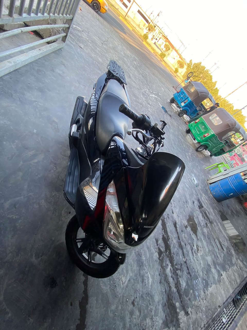 سلام عليكم pcx جيل ثاني 
لون حبري محرك125
دراجة نظيفة محرك ناعم
بغداد حي اور 
الاستفسار ***********
