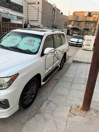 لكزز 2013 للبيع بيها باب السايق والباب الي بعد باب السايق مبدل وبيها ص...