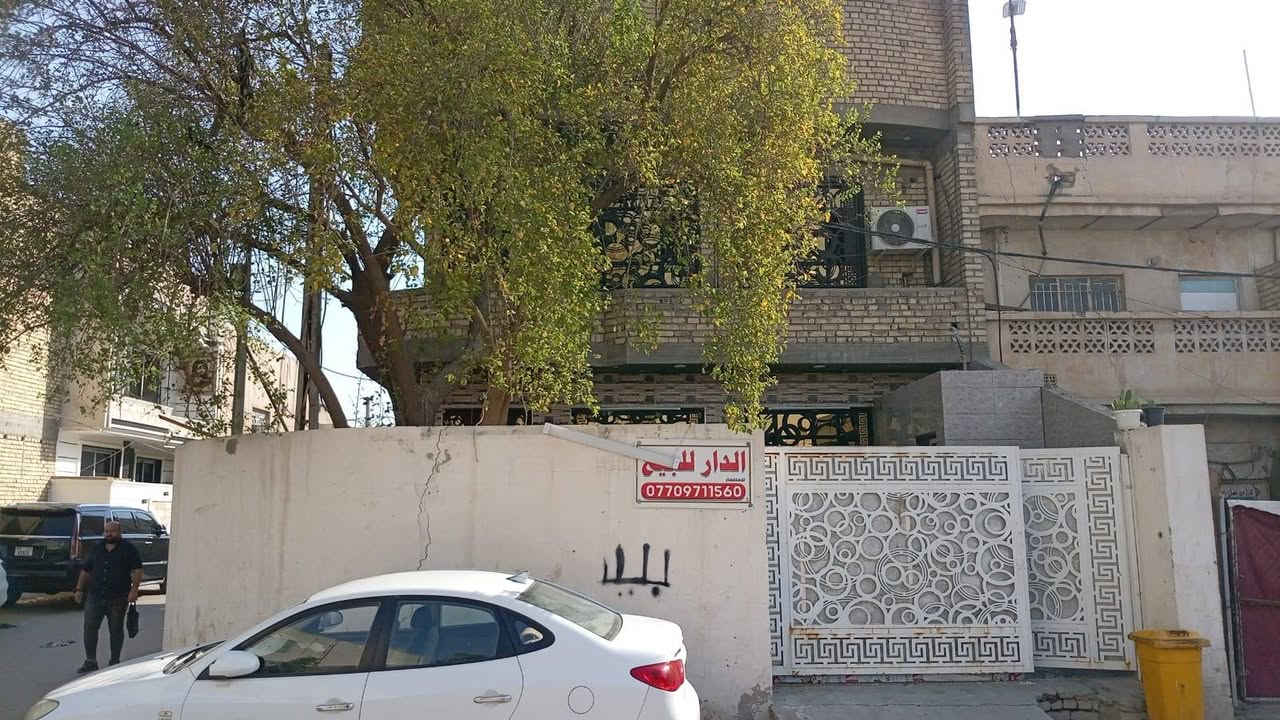 دار للبيع مساحه 72 معه رصيف 5متر
بناء جديد ثلاث طابق
 للاستفسار***********
م الصدر قطاع واحد ليس أمام البيت بيوت
