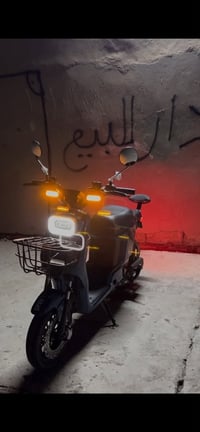 شحن • ٥بطارية • ١٠٠كم