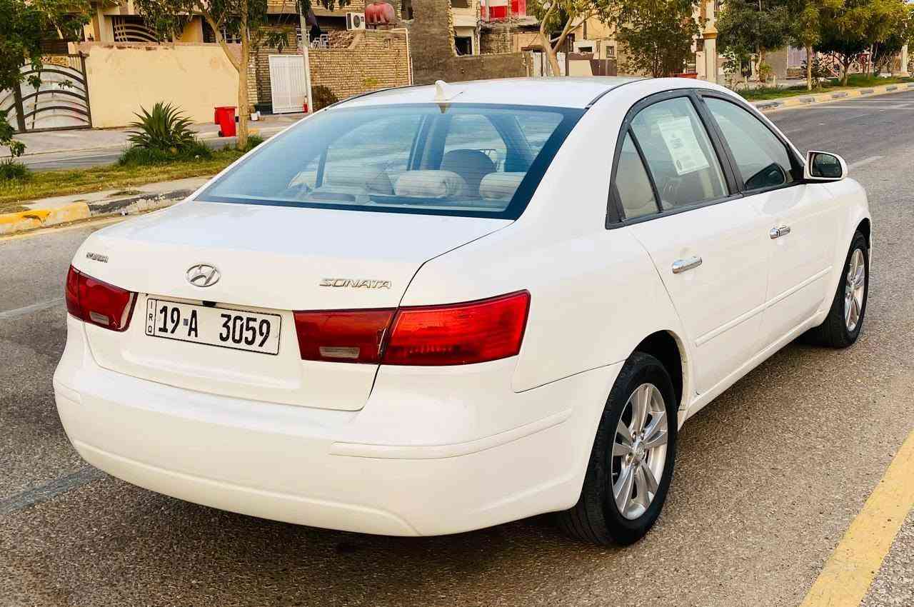 السعر 97 الاستفسار *********** هونداي سوناتا 2009 وارد امريكي السياره مكفولة كفاله عامه من الضربه  بيهه صبغ جماليه جراد  السياره جديده مكينه 2400 وكير مكفولة حداديه جديده تخم تاير جديده تبريد ثلج السياره نص فول شاشه جبيره تحكمات ستيرن داخل بيجي ويل كب كروم السياره جديده وجاهزة بمعنى الكلمه ماشيه 170 رقم كربلاء نكليزي  مكان السياره كربلاء
