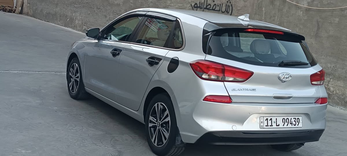 السلام عليكم 
النترا هاج باك موديل2018مكينه 2000 ماشيه 114 حادثها بابتين وصبغ قطعتين ايرباك برده طاك كل نقص مابيها السونر وصور الحادث بالصور السعر 97$ العنوان السيديه شارع التجاري ***********
