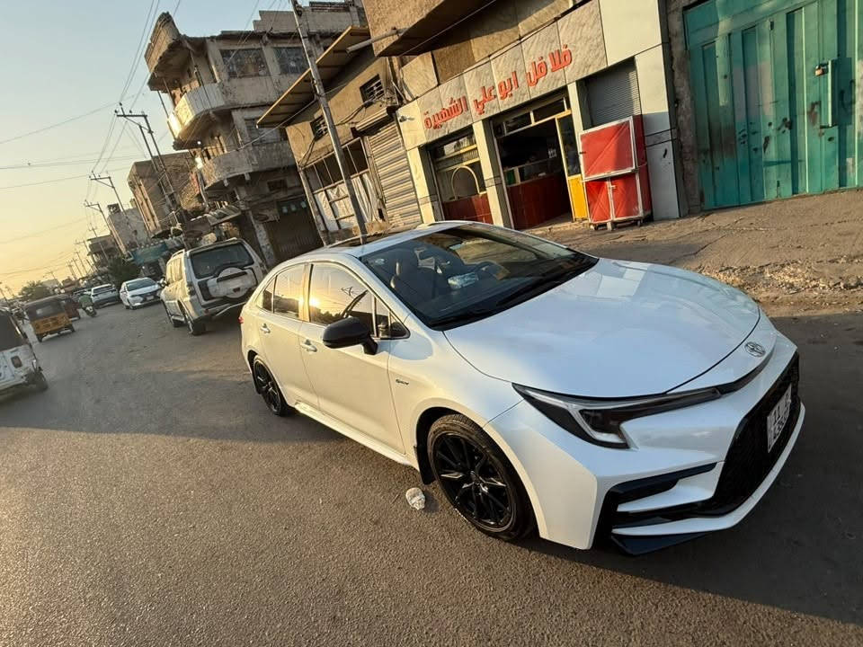 كورلا 2024هايبر sبلاك ادشن بيها جاملغ السايق صبغ سعرها 135 ورقه وبيها مجال بسيط للشاري و رجاءاً لحد يخابرني بس يعامل يرحم والديكم … بيها (ABS) عطلان .. ماشيه السياره 41 الف (كم)… اكو كم ملاحظه بيسطات واضحات بالصور مكان السيارة بغداد ( مجمع البدور ) 
*********** 
السياره بأسمي تحويل ثاني يوم
