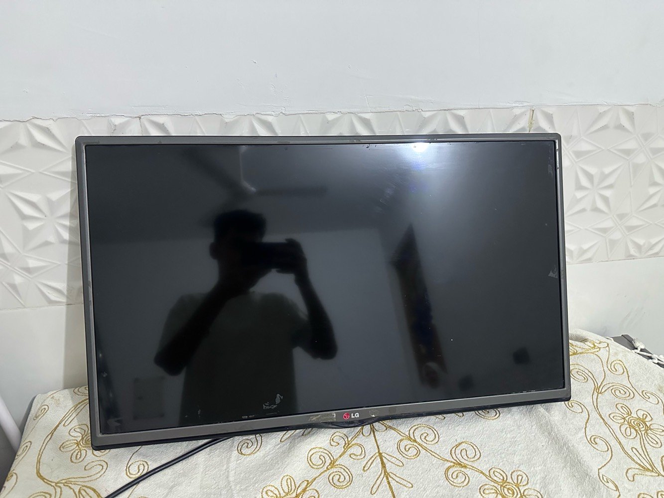 بلازمه شغاله ٣٥ 
كنتور ٦ ١٢٥ بي مجال 
كنتور بابين ب ٤٥ 
تواصل وتساب ***********
بخصوص البلازمه: شنو الماركة والموديل والحجم بالضبط؟ وهل بيها سمارت/واي فاي لو عادية؟: 
بلازمه ستلايت نضافه ٨٥
الكنتور ٦ وكنتور بابين: تريد تذكرلي المقاسات الدقيقة لكل واحد، وشلون حالهم من الداخل والخارج؟: 
كنتور ٦ بيبان و ٦خانات فوك وخانتين جوه وكنتور بابين وخانه جوه 
هل أكو أي خدوش، كسر، أو مشاكل بالدواليب/المفصلات/الأقفال أو التلفزيون نفسه؟: 
نضافه ٨٠ 
وين مكان الاستلام بالضبط؟ وبالنسبة للتوصيل: متوفر لو لا؟: 
بغداد رشاد فلكه حجي مهدي كناني توصيل غير متوفر 
السعر المكتوب لكل غرض لو للسلة كلها؟ وهل قابل للتفاوض؟: 
كنتور بي مجال ١٢٥ ألف 
كنتور ابو بابين ٤٥ ألف 
بلازمه ٣٥ 