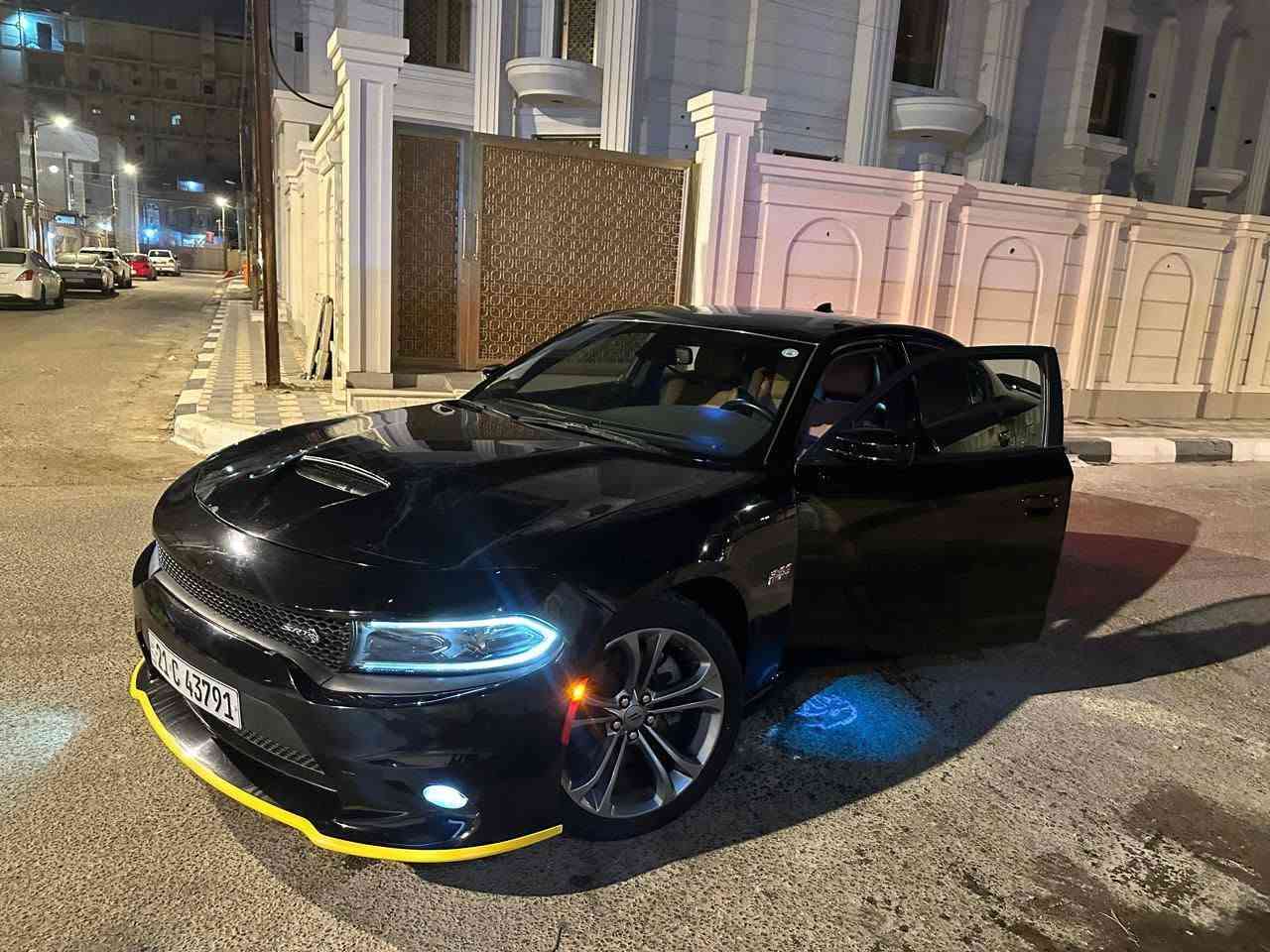 سلام عليكم
دوج جارجر 2021 Rt-5700
سيارة جديده بمعنى الكلمه بوضع الشركه
بيها باب خلفي تبديل ونص جاملغ خلفي بدون اي دواخل باقي السيارة كفالة
داخل لون مشمشي بلادي
لون اسود مميز
رقم سليمانيه شرط تحويل وكاله
عنوان البصره الجزائر 
اني مكلف بنشرها
سعرها جوه السوك جدآ مناسب 
رقم صاحب السياره 
***********
