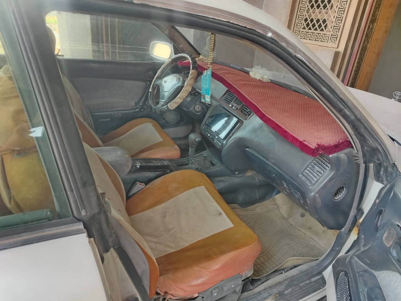 السلام عليكم
بطة متصل
 موديل ٩٢ رقم انكليزي كربلاء كير محرك تمام
بلادية مكفوله من الكص. سيارة متروكة تريد ترتيب 
السعر ٤٥ وبيه مجال
***********
