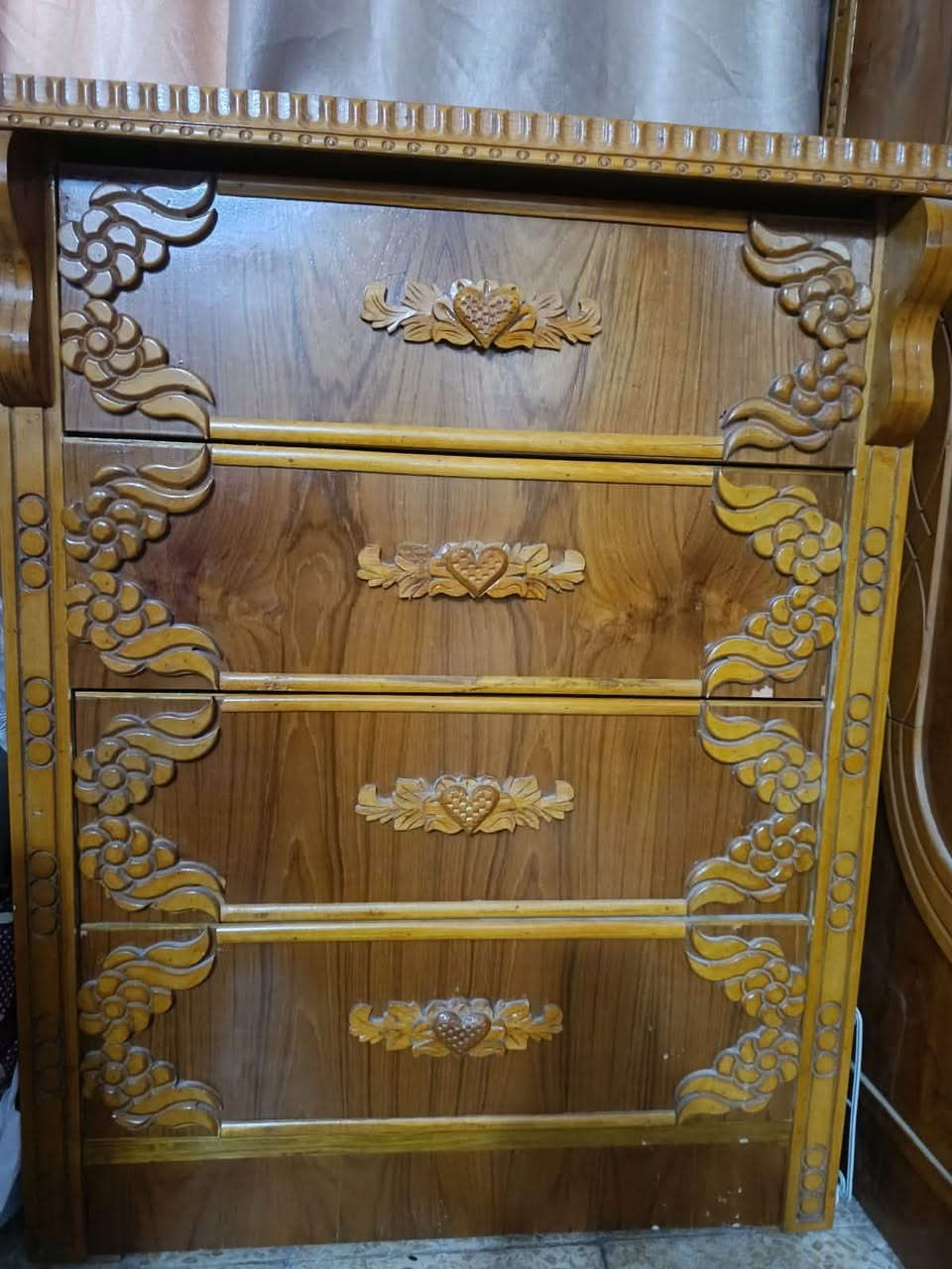 سلام عليكم اخوان غرفه خشاب صاج الصلي للبيع سعر مليون 900الف وبيها مجال حك جيه
مكان الغادسيه شارع دفاع المدني 
رقم تلفون *********** واتساب فقط
