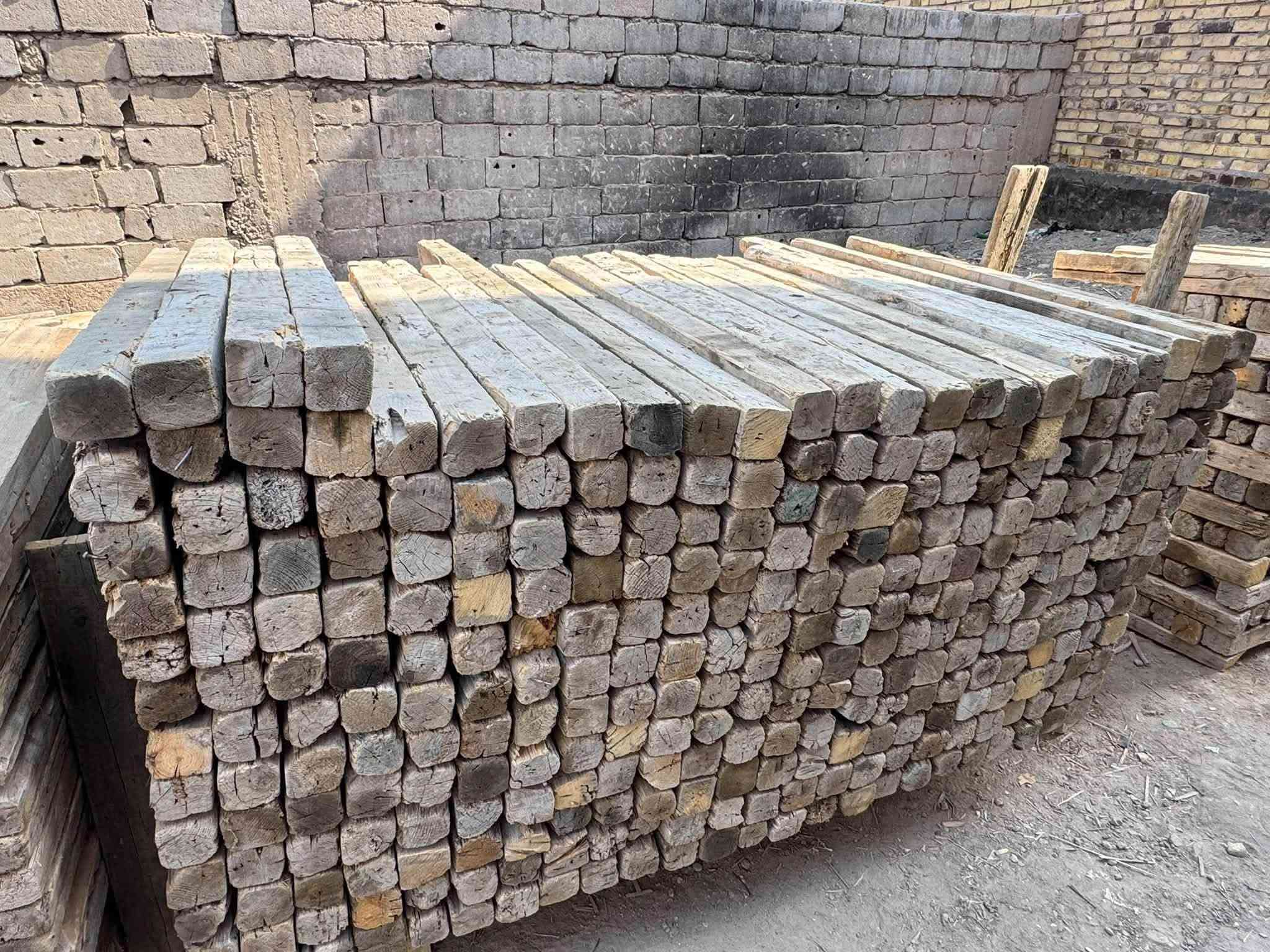 قالب خشب للبيع أنج تارس روسي عدد 23 مكعب ونص ( الاطوال 14 مكعب ) *********** ديالى جلولاء
