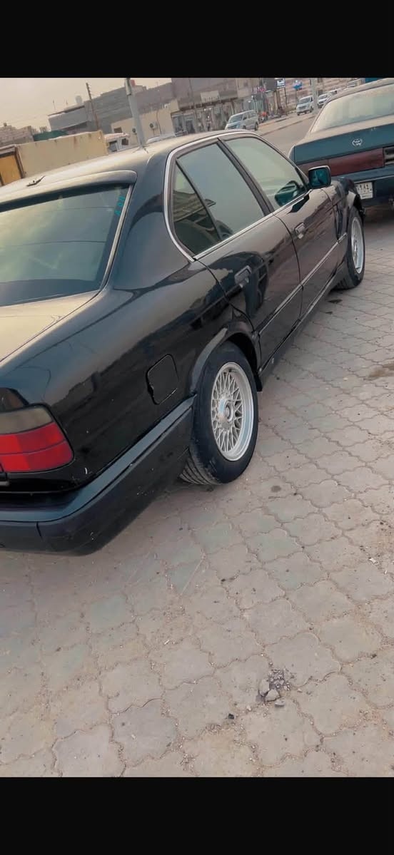 بي ام دبليو للبيع حجم 535 مكينه عدله سياره حلوه الكشر شوف العين رقم بغداد الجديد مكاني بصرة سعر 37 ورقة وبيها مجال جدا بسيط 
***********
