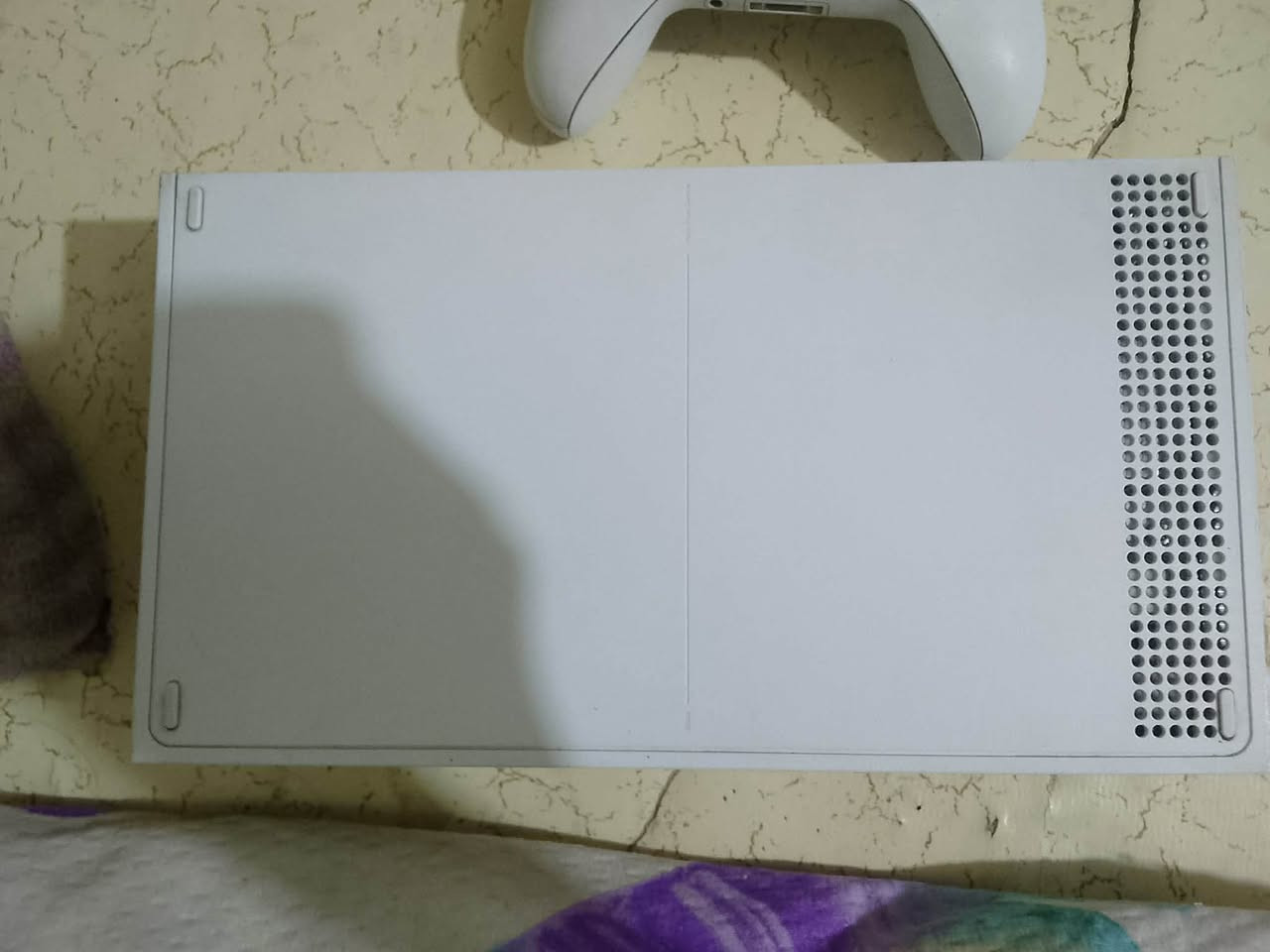 الجهاز: Xbox Series S.الحالة: مستعمل خفيف جداً بحكم الجديد (نظيف تماماً وبدون أي مشاكل).الملحقات: الكارتونة الأصلية وجميع الملحقات والوايرات الأساسية موجودة بالكامل.السعر: 350 ألف دينار عراقي (وبيها مجال للشراي الطيب).📍 مكان التواجد والتسليم: [بغداد مدينة الصدر]📞 للتواصل والاستفسار: يُرجى المراسلة على الخاص أو الاتصال على الرقم: [***********]

