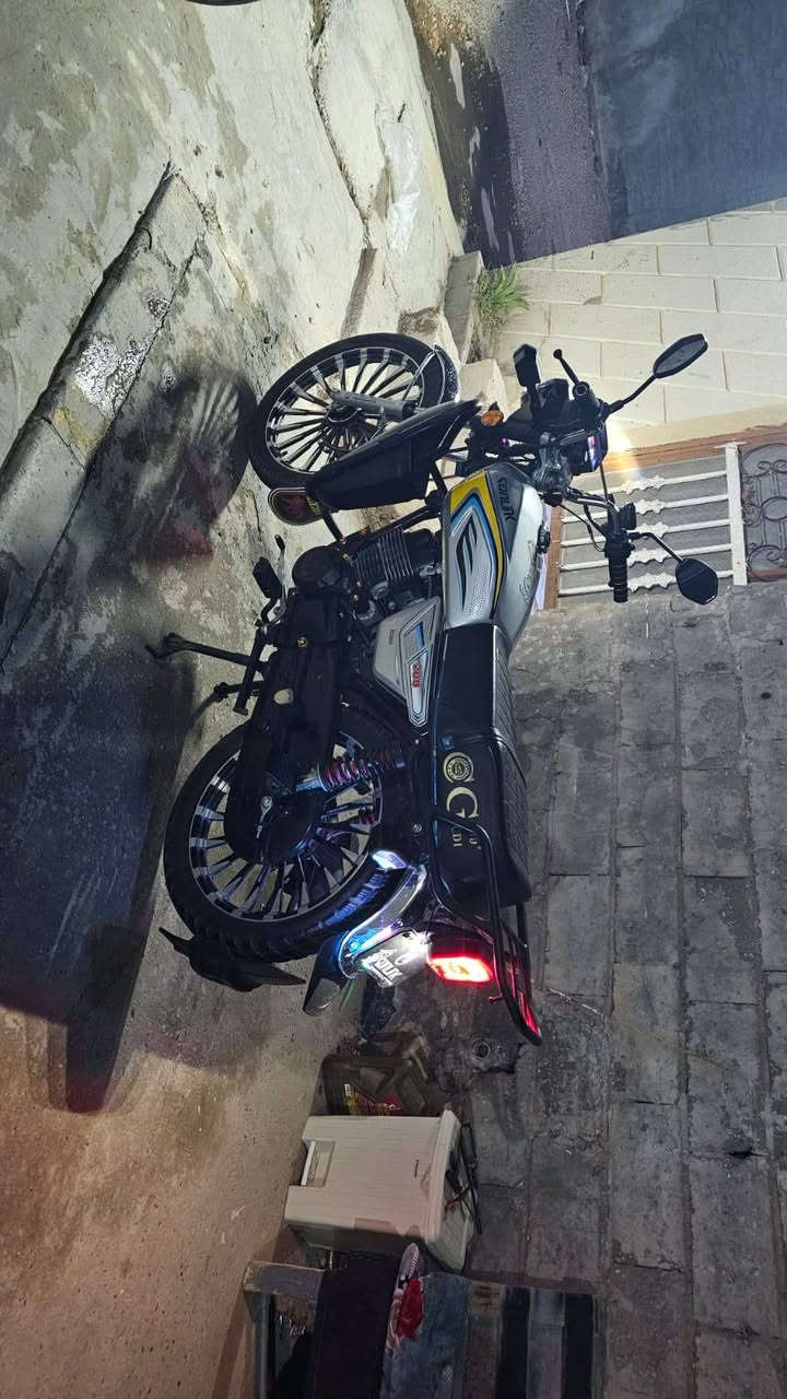 من رخصه الادمن
دراجه سونك موديل 2025 منفيس 
محرك 200 cc
ظاغطه وزنجل مو جواكيج 
المحرك شركه ماممدود عليه اسبانه 
سويج وبصمه تشغيل عن بعد 
السعر 950 الف 
الاتصال *********** ايضا واتساب
العنوان الرمادي -5كيلو
