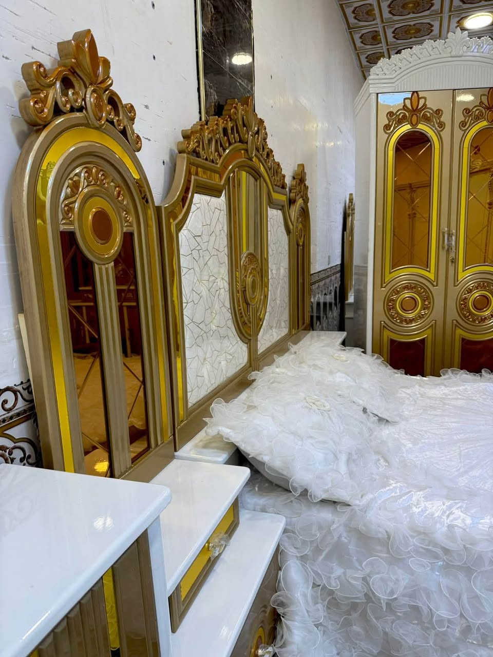 موديل العروسه قسط 155 الف
نجارة عراقية مميزة
 السعر:  (مليونين ).فقط
بقسط 155 الف
 أحدث الموديلات بالأصباغ الإيطالية الحديثة 
 طابوريه هدية مجانيه . 
 غرفة 6 أبواب طابقين مع صاج طبيعي
صبغ حراري درجه أولى 
الضهر جرجوبه شد براغي 
العنوان: بغداد.  
 خدمة توصيل متوفرة بكروه إلى جميع المحافظات

 للاستفسار والحجز  . ***********

#غرف_نوم #غرفة_اخشاب #غرف_صاج #معمل_ومعرض_الجشعمي
