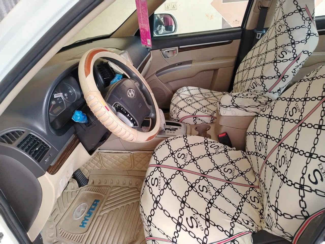 السلام عليكم ورحمة الله وبركاته عندي سياره سنتافي 12 كفاله ابيض بسمي انگليزي  محرك سته  ماشيه 137   اريد ابيعها محتاج فلوس  ***********
