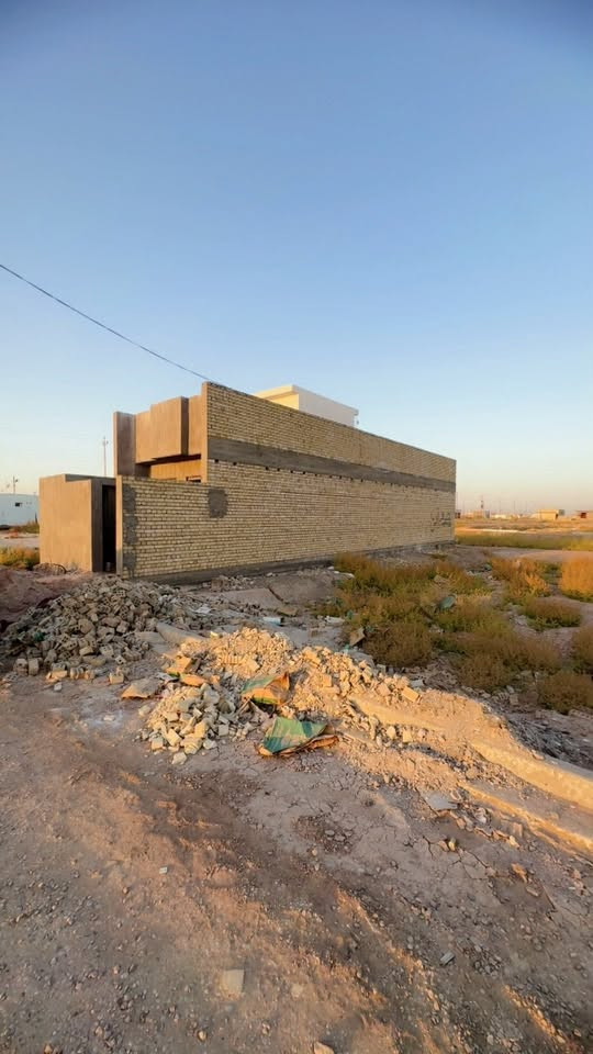 السلام عليكم ورحمة الله وبركاته
عندي قطعة ارض في بوب الشام بالقرب من قوس بغداد 
ع شارع مثل ما بلفديو واضح شارع مكاتب وكلها جاي تبني البصفي بناء  ومنطقه خدمات كلها موجوده ماشاءالله 
للبيع رجاء مو شراي ليراسل سند 25 
***********

المساحة ١٠٠ متر ٢٠ في ٥
