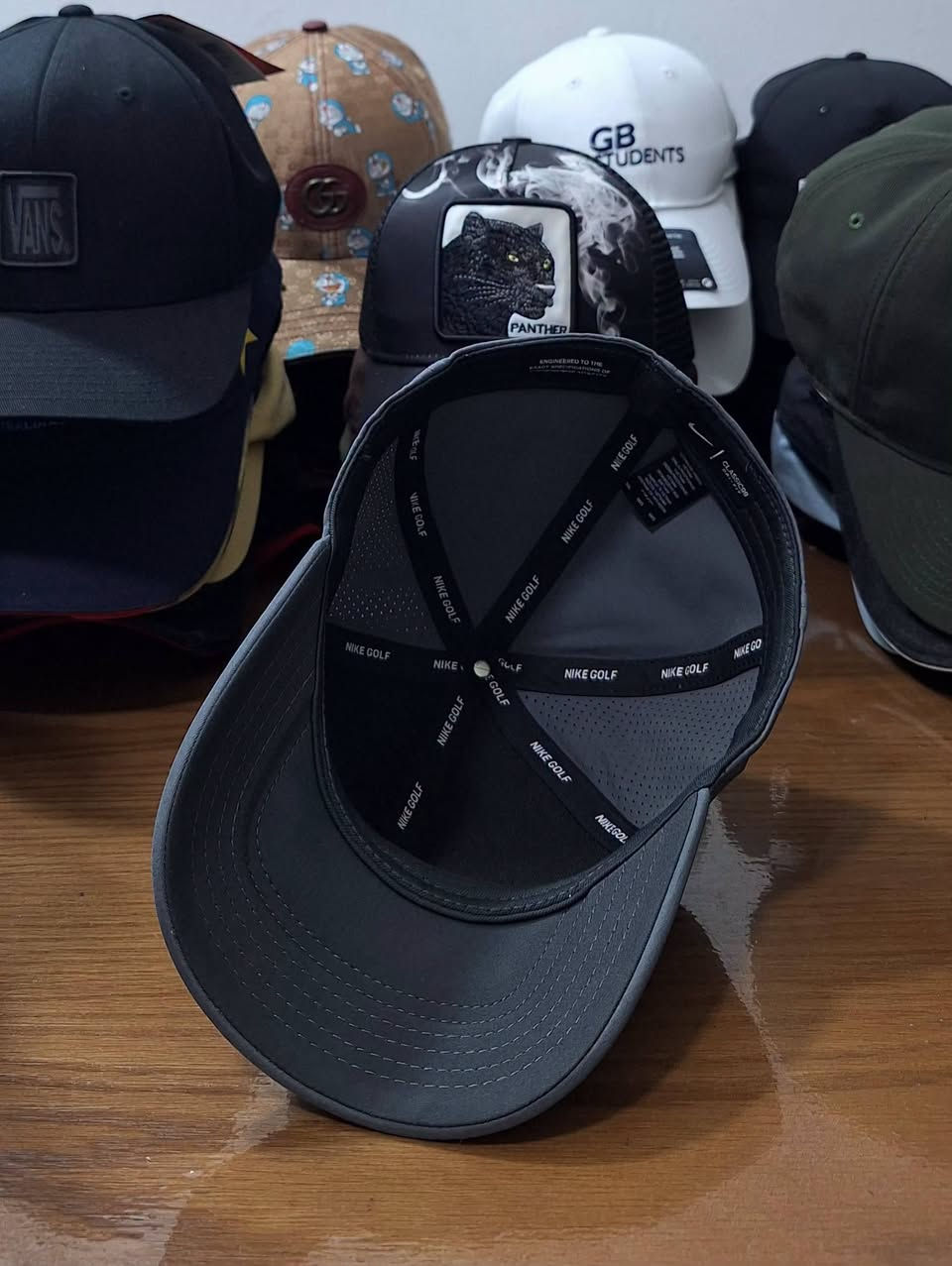 ماركة NIKE أصليه وكاله
خامه وتربروف جدا راقيه
قياس فري سايز
*********** واتساب مسنجر
يوجد توصيل
