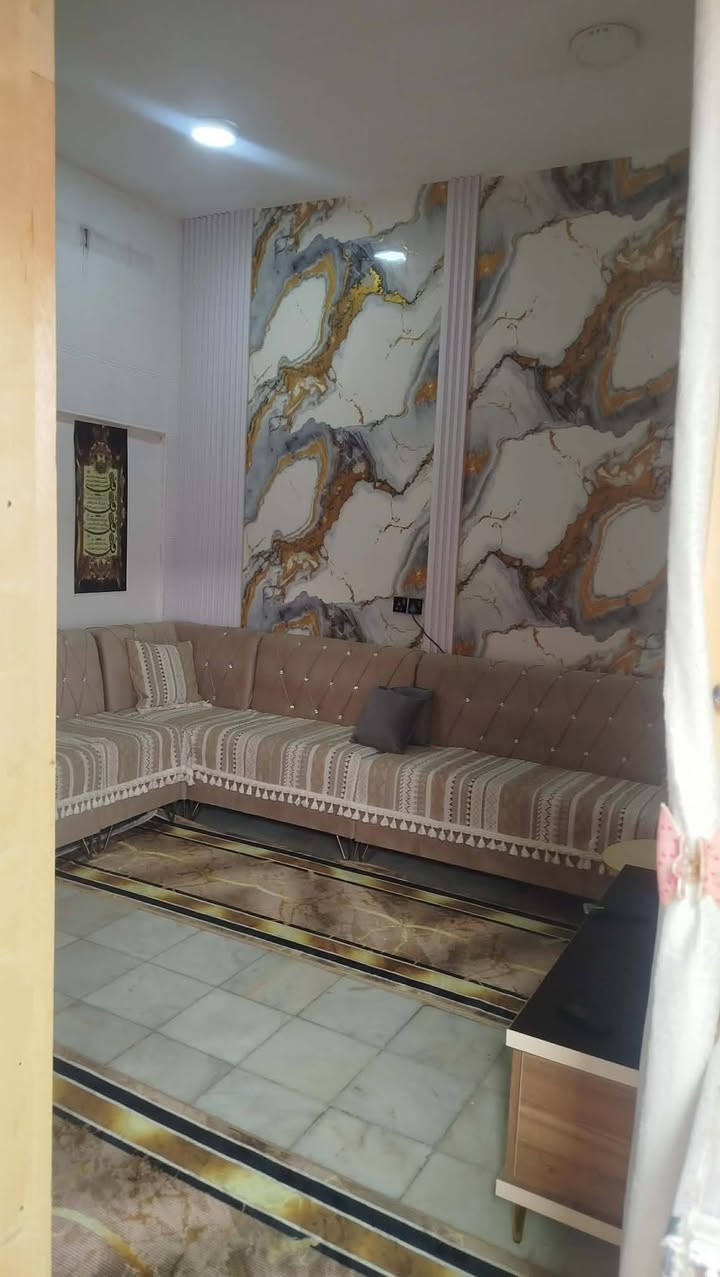 بيت للبيع  البناء طابوك مساحه 100 متر وياه فضله 65 متر  اساله كهرباء  مولد شارع  طريق الدغارة ديوانيه قرب مدرسه ابن الهيثم البتدائيه يبعد عن الشارع العام  75 متر ***********
