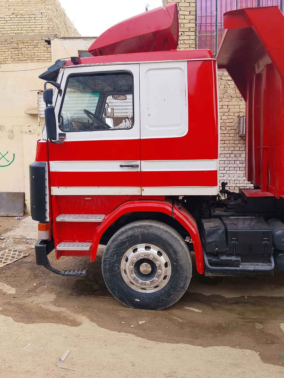 شاحنة • تفاصيل ناقصة
