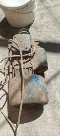 للبيع المكان بغداد الأمين  ماطورات مكاين شغالات علفحص واحد حجم كبير وا...