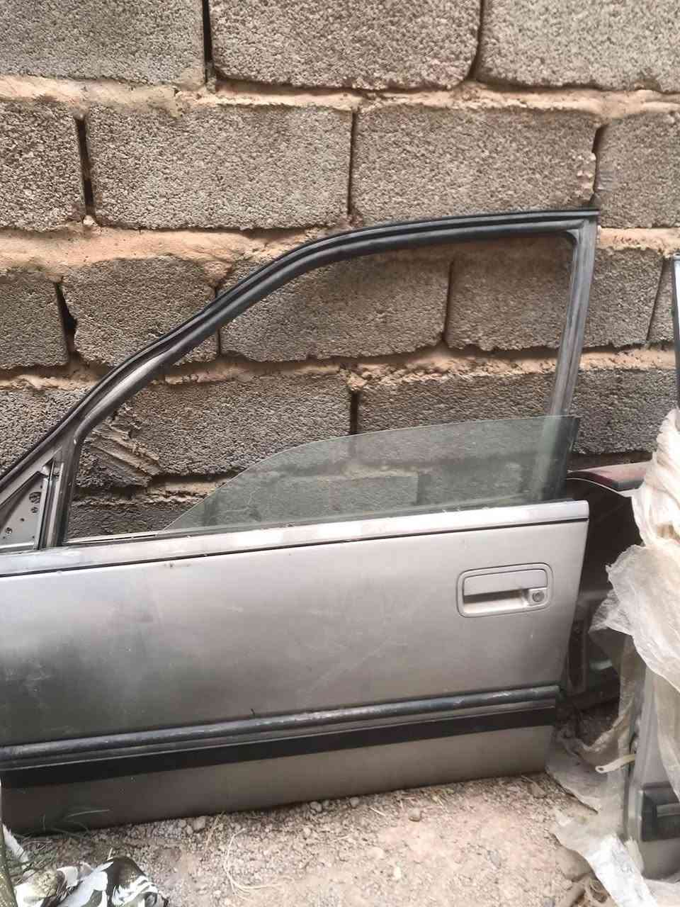 ابواب وجنطه • اوبل سيناتور • رصاصي