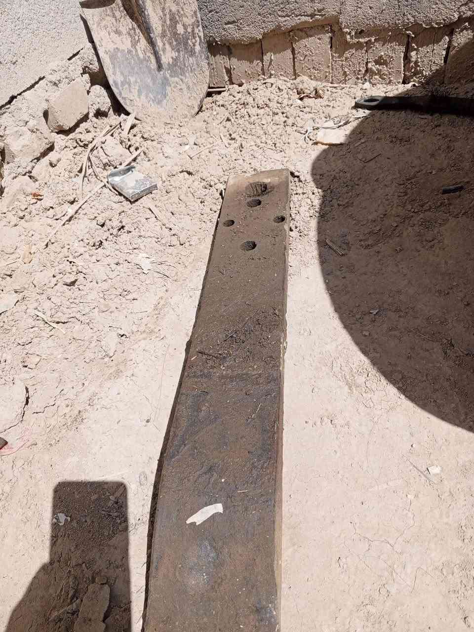 سلام عليكم شباب هوك عنتر بلادي حته ربله مبدله جديده سعره 150الف
والثاني هوك مال فيات اليزر ويرهم على العنتر سعره 200جديد مامستخدم هواي المكان ميسان ناحيه سلام 
رقم الهاتف ***********
