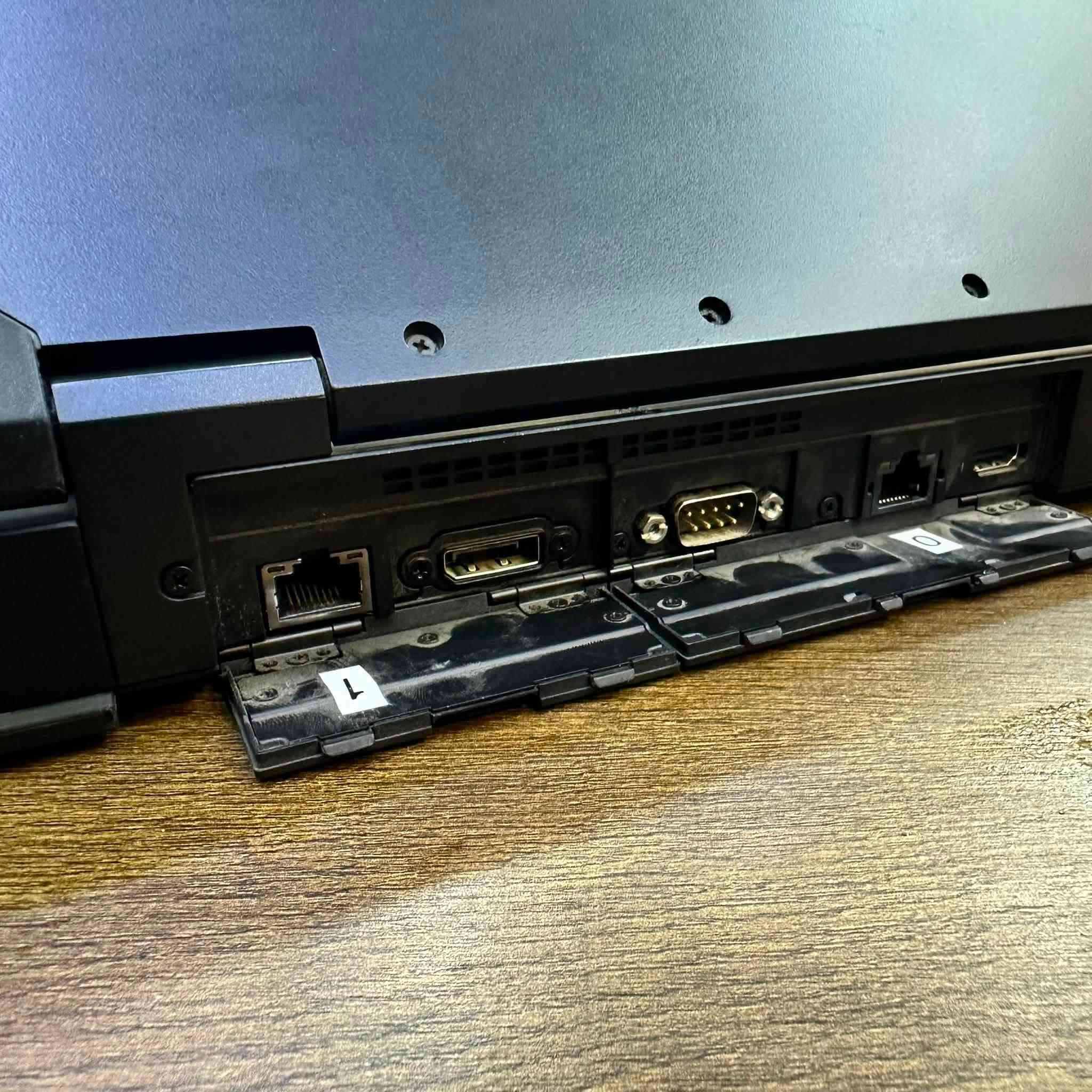 لابتوب مدرع دل DELL
لابتوب فول نظافه دبل بطاريه مواصفات عاليه 
معالج كوراي ٥ جيل ثامن
رام ١٦ كيكا 
هارد ٥١٢ كيكا اسسدي nvme 

شاحن اصلي 

السعر 485  الف 
موقع اربيل متوفر توصيل 
***********
