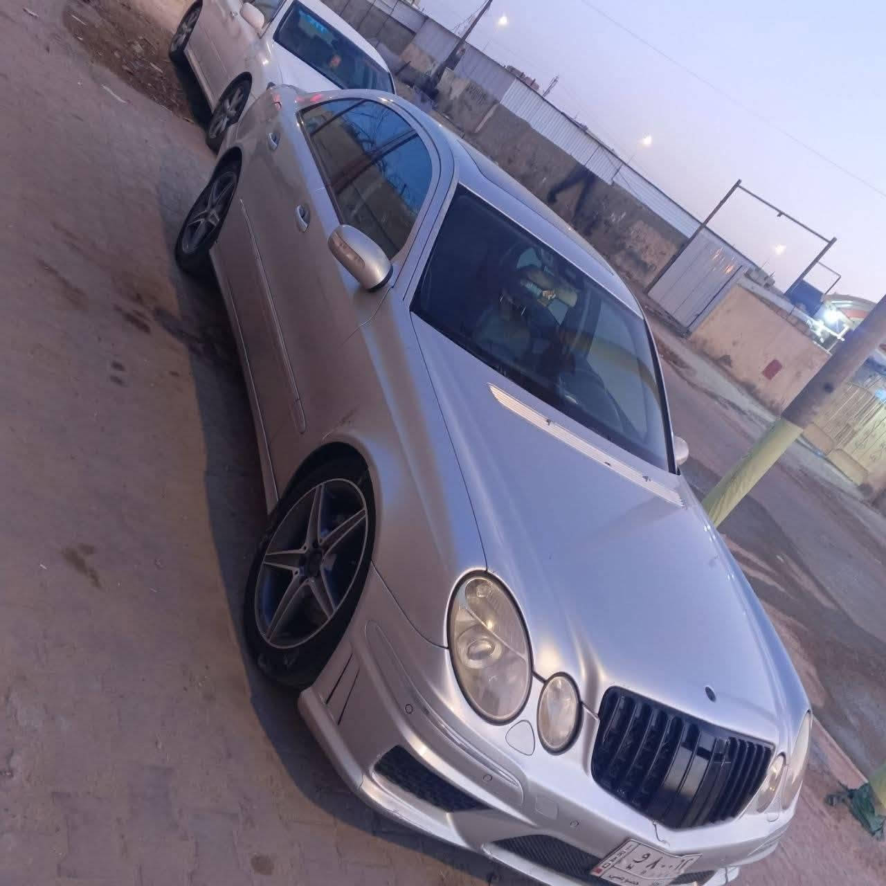 مرسيدس ٢١١ • مكينه ٥٠٠ ٨ سلندر • موديل ٢٠٠٢