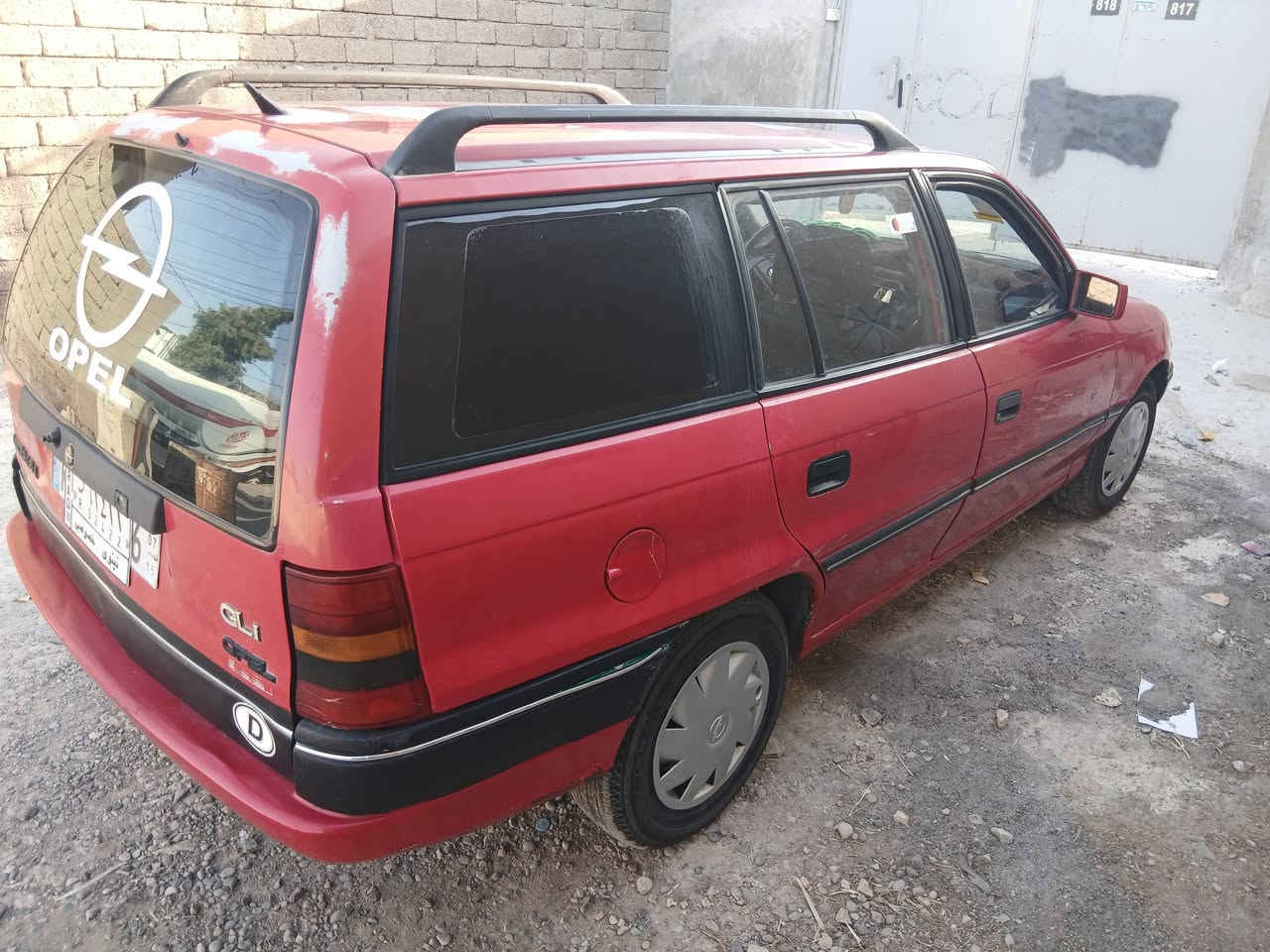 سيارة استرا موديل ١٩٩٣ حجم ١٦ باور طغم تاير جديد صبغ دواير ودوسات فقط محرك وكير شرط رقم الماني سنويه عظم لغاية ٢٠٢٧ شرط التحويل من الشرعي السعر ٤٥ للاتصال  
*********** ابو احمد
