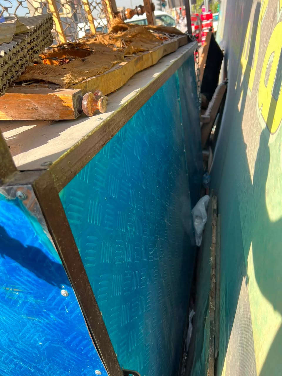 السلام عليكم
للبيع عربانه كامله جاهزه اخذها وفتح نشرات و أضويه وتخته و5 خلاطات جديدات والله مستعملات فقط 3 أيام والعربانه تفصال فقط 3 أيام مفتح بيها وطخمامخ وجلده مال ثلج كامله مكمله وتعلاگات مال گلاصات و تعلاگات مال قصب كامله مكمله واير 15 متر بس شد وخلي الغراض وفتح على باب الله مكاني بغداد مدينة الصدر السعر 900 بيهها مجال 

*********** رقم هاتف بي واتساب
