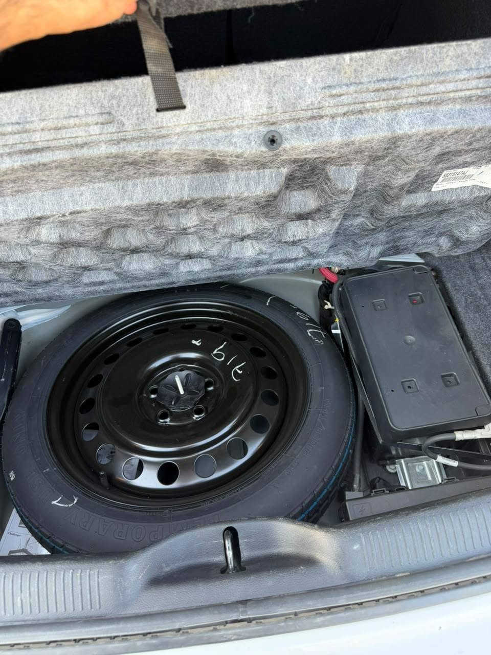 للبيع جارجر 22 sxT بلاس سياره جديده بمعنى الكلمه مال استخدام شخصي  ماشيه  ٤٣ ميل  ستوك شركه ريحة شركة 
داخل لون مميز بلاد 
تدفئة تبريد مقاعد 
رادار جانبي 
خزن ميموري 
تدفئة ستيرن 
شاشة كبيرة 
٢٣٠
*********** 
مكان بغداد الحريه
