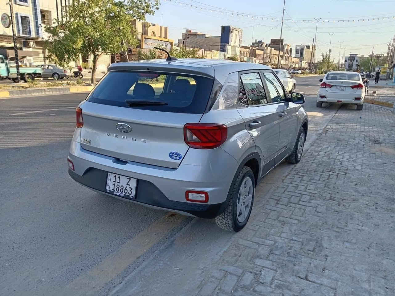 هونداى فينو موديل 2023 اوتماتيك رقم بغداد السعر ١٢٤$ وارد أمريكي بيه بس شبرين صبغ ضرارها من امريكا فليل الجملغ يعني صبغ بس قليل جدا(***********)
مكان السياره بغداد حي الجهاد
