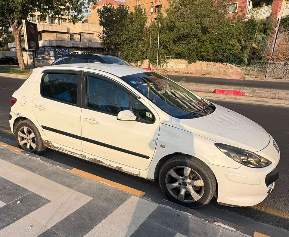 السلام عليكم
بيجو فرنسي 307  موديل 2006 رقم إنكليزي سنويه 2030 مصفره غرامات مكينه وحداديه تبرير ثلج تخم تاير جديد باتري جديد كله مكفول السيارة بدون صبغ فقط الدوس جهه وحدة مثل ما واضح بل تصوير (( السيارة مال بنيه من الدوام وللبيت ما تعبانه )) 

تحويل مباشر السعر 45 وبيه مجال بسيط بيع مستعجل العنوان بغداد البنوك
‭***********‬
