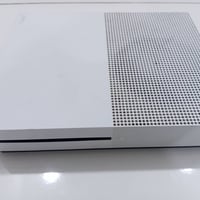 جهاز اكس بوكس 1 اس جهاز كامل ملحقات عدا جوستك ما بي يعني بدون جوستك وي...