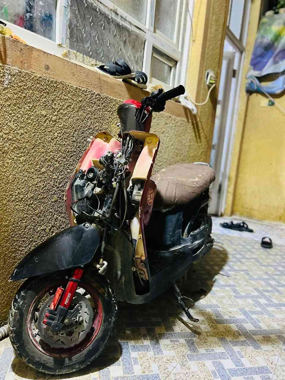 يالله سلام عليكم دراجه بوليس صيني محرك ياباني شوفت عينكم الدراجه بيها قطع ظفيره اما المكينه ما مفتوحه بلاديه فول شلعه ومعدل كفر الامامي موجود كفر الاصفاح واحد موجود بس الدراجه نكره سلف شراي خابرني علا هذا الرقم *********** السعر 200 مكاني حله نادر الثانيه
