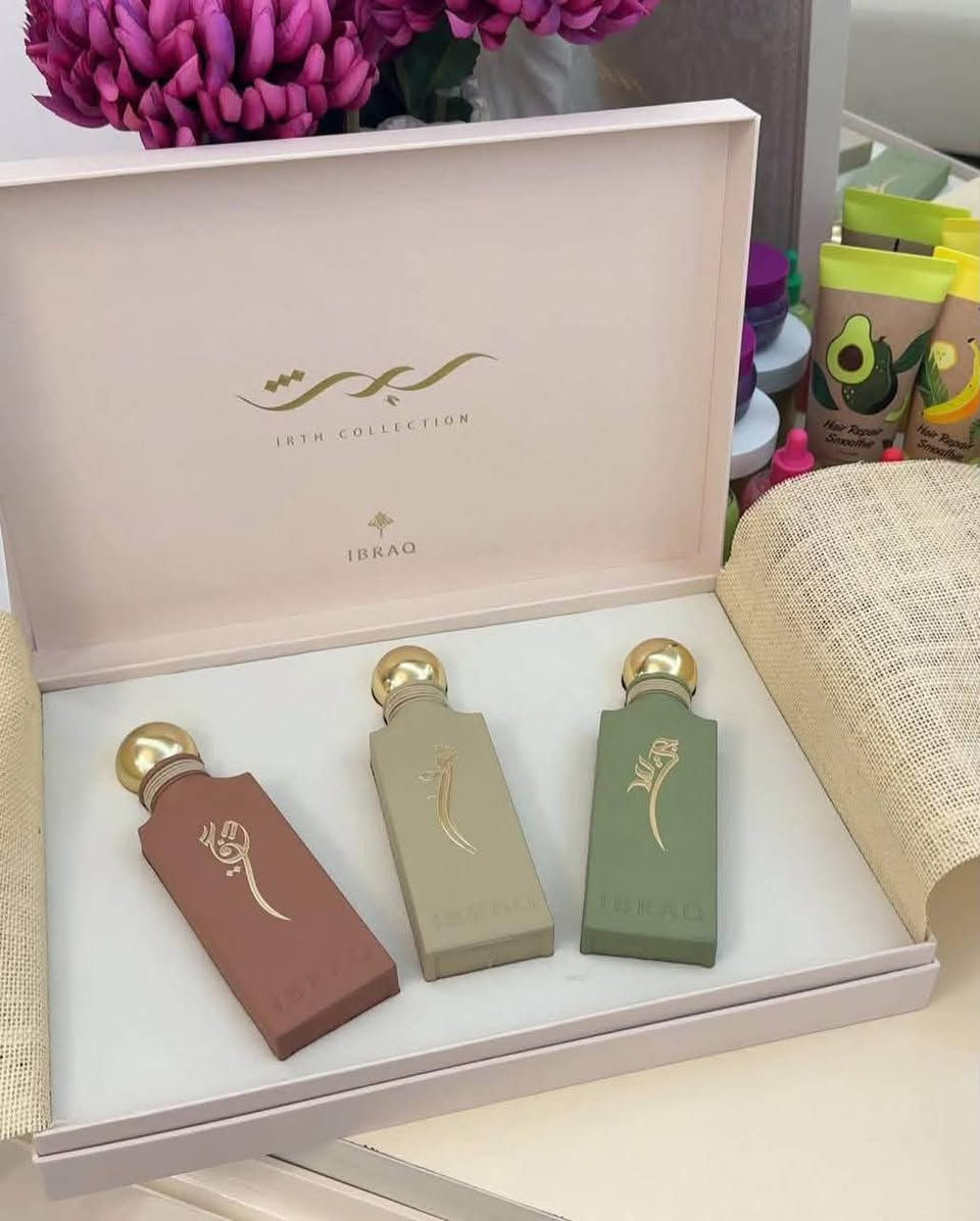 اقوى عروض بأسعار تنافسيه 
متوفر توصيل جميع محافظات

نص مكتوب في الصور:
- ASSAF A FRAGRANCE FOR EVERY STORY Scents That Stay With You