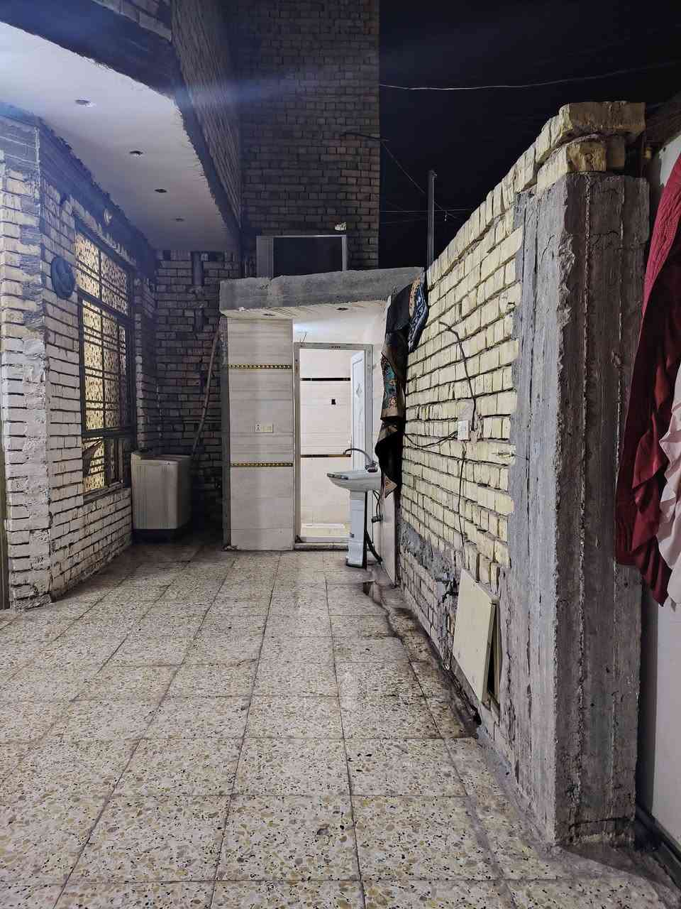 السلام عليكم بيت مساحة 220 متر الواجهة 10 نزال 22 طابق واحد كامل الموقع حي اور منطقة علي الاسمر قرب حي الكوفة مقابيل البانزين خانة الجديدة رقم الهاتف ***********
