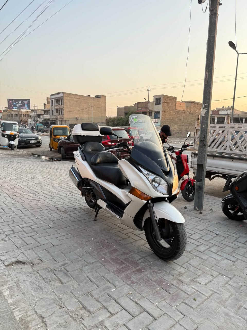 سلام عليكم للبيع سلفر ونج جي تي حديث ياباني  مكينه 600cc بل كارتون أوراق معرض موجوده بلاديه مكفوله ناعمه لأدخانه ولاصوت ولانضوح معدلها 180 ستان حساس اي بي إس وجي بي إس اوفر مود جنطه بلادي  جامه طويله بلاديه مري بلادي فجوج ذهبيه كهربائيات شغاله من طول لطول عل بلاد تجي تشغل وترايك لشمال جواها تخم تاير جديد دراجه لعابه نصبتها تخبل مكاني بغداد الدوره شارع 60📍السعر مليونين 250 💸محتاج فلوس واريد ابيع رقمي للشراي يتصل وبخدمته ***********📞
