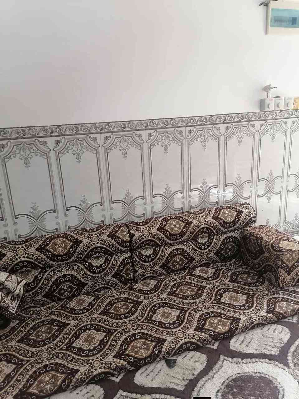 ديوانين كويتي الوجهين الاسفنج المضغوط البغلي 
بعده جديد نظيف نظافته ١٠٠%١٠٠ يعني إثنين نفس اللون والقياس يتكون من 
١٤ دوشك 
٢٤ مسند ظهر 
١٤ تكية 
٤ زاويا يفرش مضيف أو ديوانية قياس ١٣في ٤ مكاني الشطرة تفاصيل اكثر الاتصال 
***********واتساب
*********** اتصال
توجد خدمة توصيل بعده الاتفاق
