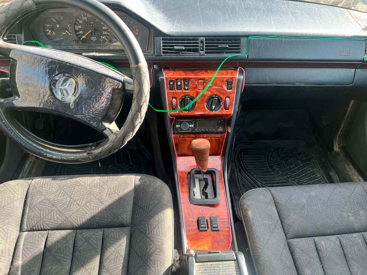 للبيع
سيارة مارسيدس صالون موديل 1991 دب 300 SE

كير محرك بطة vvt 2500 شرط

رقم صلاح الدين الماني أ لغاية 2027 

مصبوغة عام جمالية تبريد شغال وتدفئة شغال 

كهربائيات شغالة 

بيها ضرر بالچاملغ الامامي الايمن والبونيد ضرر 

 خفيف،سيارة بيها نواقص بسيطة .
السعر 48 ورقه

***********

صلاح الدين  المسحك
