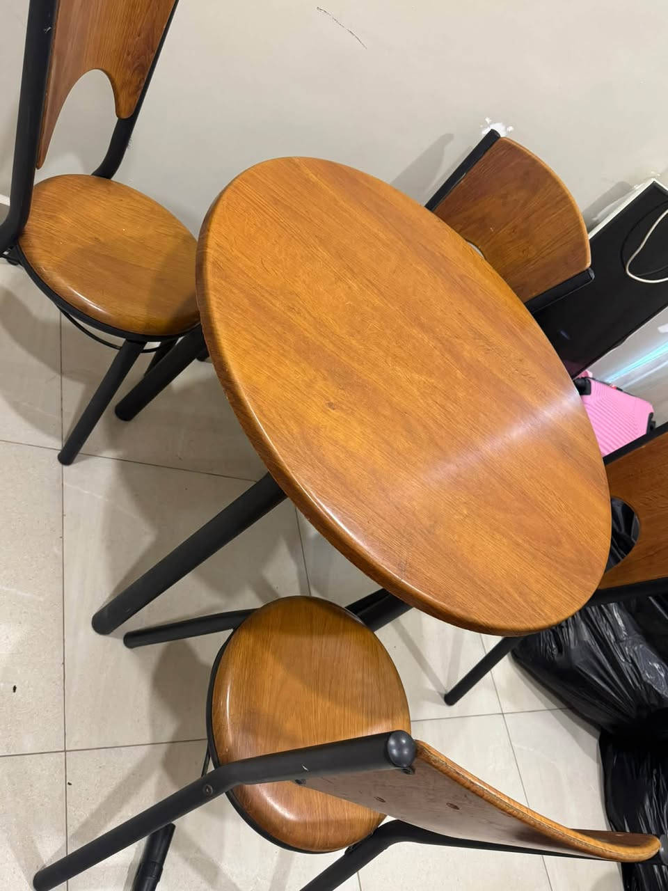 صوبة غاز للبيع السعر ١٥٠ الف 
مرايا اضويه للبيع السعر ٢٥ الف 
طبلة دائرية سفنج للبيع السعر ٥٠ الف
ميز طعام خشب قوي للبيع السعر ١٠٠ الف 
العنوان بغداد حي الجهاد 
للتواصل ***********
