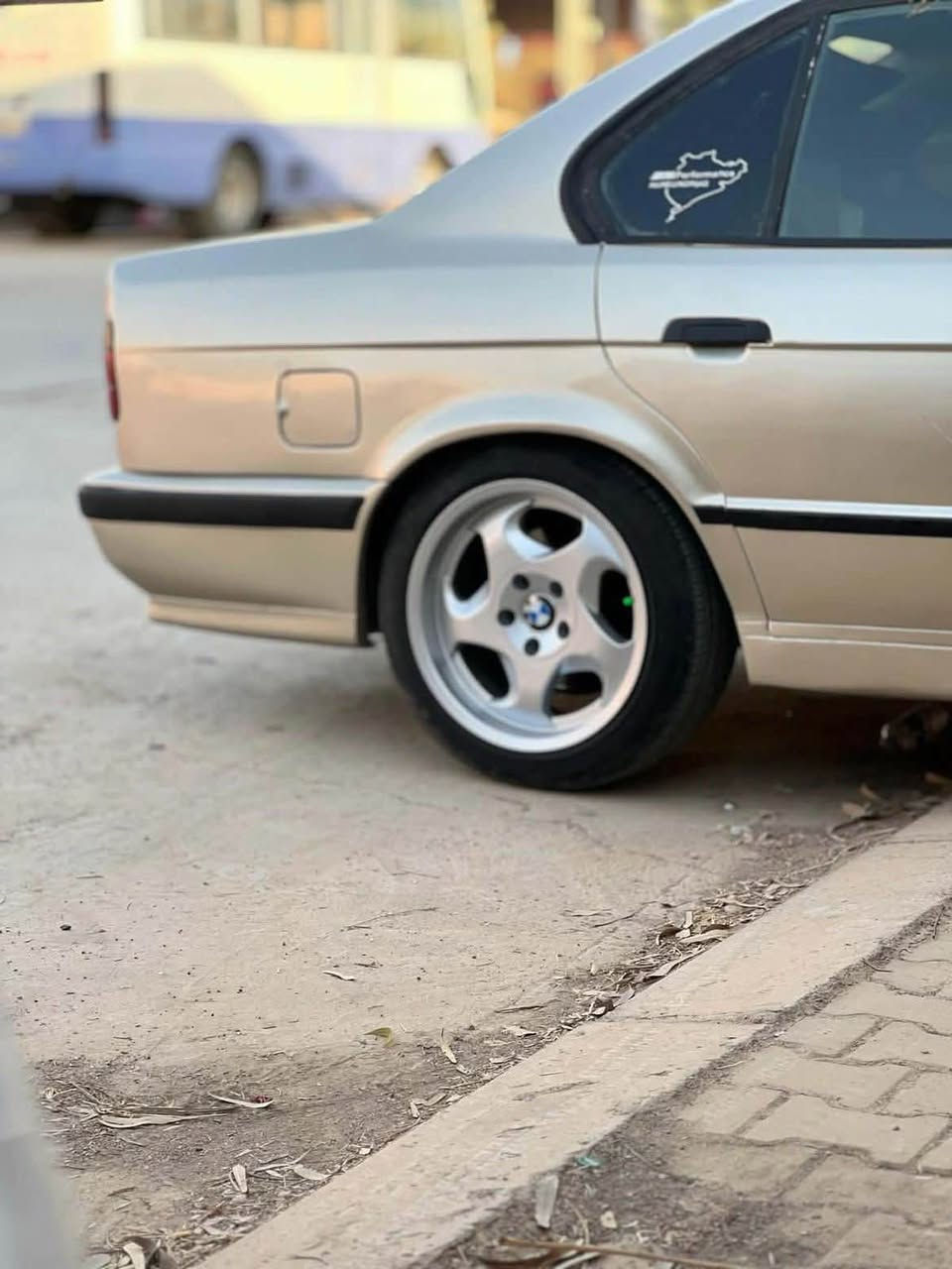 Bmw1990
525
گیر عادی 
مکینه کبس دیچی تال 
سه نووی تاکوو‌مانگ. ۱۱
کوبونی به نزین‌
تایه و ویلی  تازه و لوك m
تاخم كوشنوو ده شبولل بيكيشه و باكوو خاوين 
تاخم وايه ري. بيكيشه 
بيشو دووا كراوه به m
لیدراوی زور که مهm 
سه نه وی به ناوو خومانه‌وه ییه 
سعری 56 
معامه له یه کی که م‌
تکایه تکایه مشتری نیت سه رمان مه یه شینه  
سیاره که. زور بیی کیشه یه 
***********
شوین کرکوک كركوك, العراق
