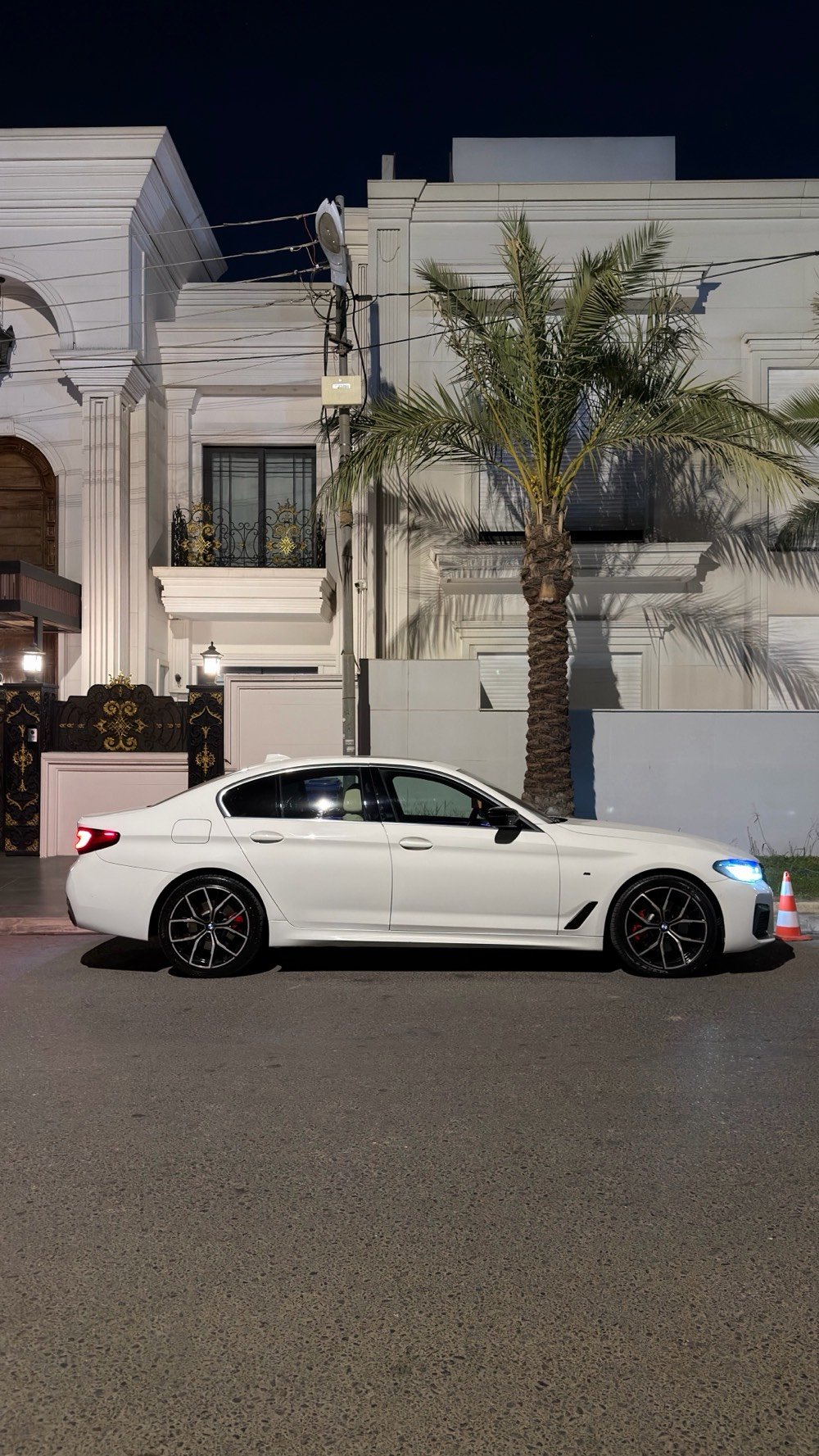 بی ام مودیل ٢٠٢١ xdrive 
ماشیە ٧٢ الف 
سعرها ٣٠٨$ ورقە 
تحویل مباشر 
سیارە باربیل
***********