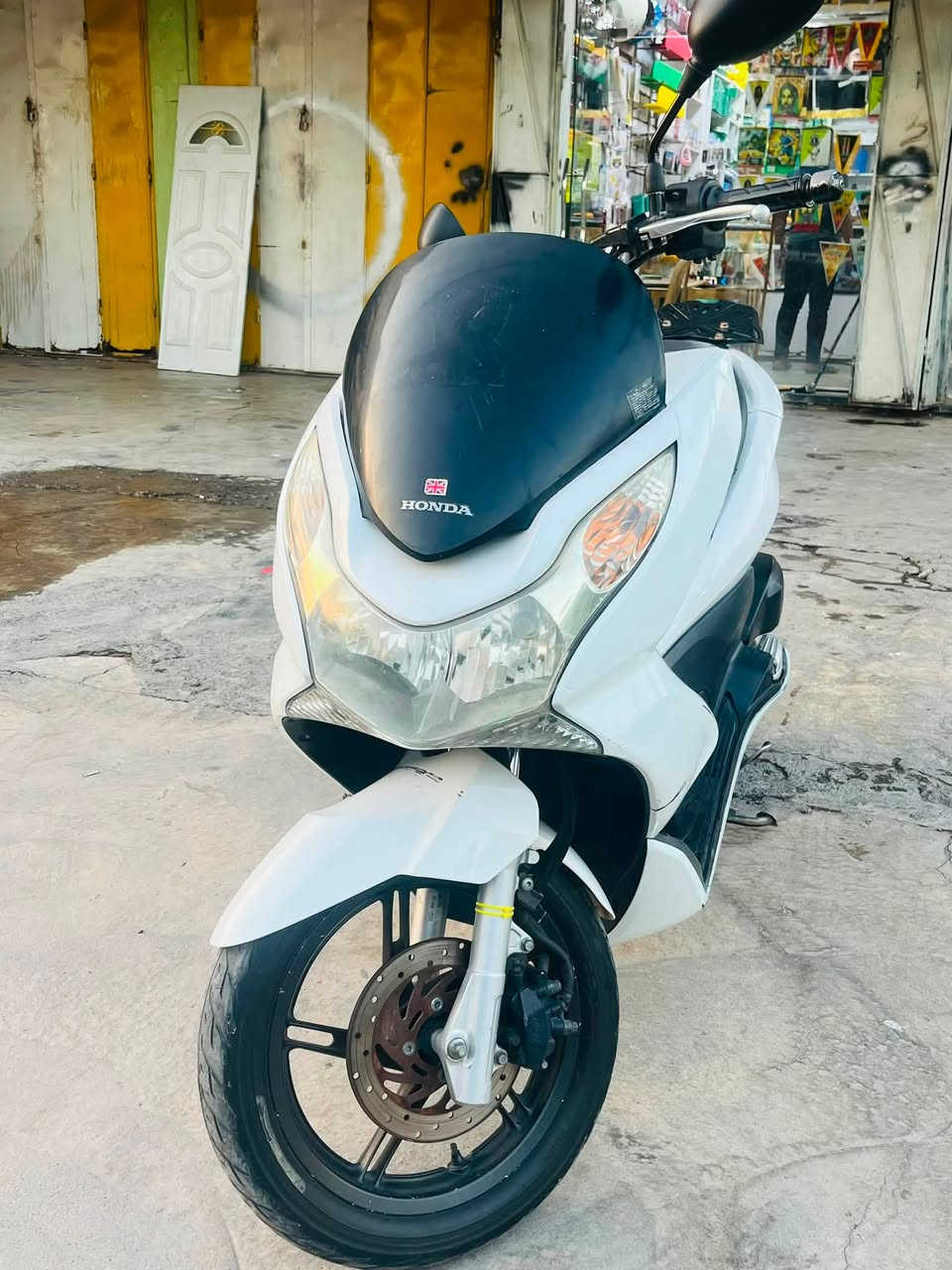 السلا عليكم pcx جيل الاول الدراجة بلاديه ياباني Jf حساس زدحام حساس استان كهربائيات شغال جيب فيتر وفحص السعرمليون و200. بيه مجال ***********
