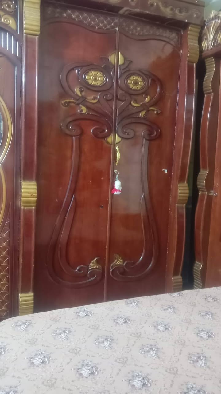 غرفه اخشاب للبيع كامله نضيفه سعرها 550 وبيها مجال بيع مستعجل ***********
