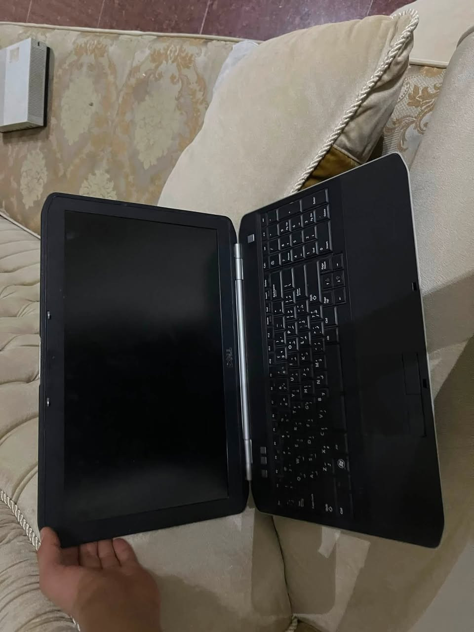لابتوب ديل مكسوره شاشة فقط الرام 6 كيكا الهارد  HDD 320 شاحنته الاصليه موجوده وياه ترهم مرواس مكاني ميسان السعر 110 الف وبيه مجال الاستفسار والاتصال ***********
