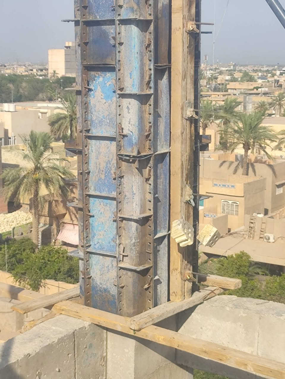 اخوان متوفر قوالب دنك تركيب 18دنكه ارتفاع 4.5عرض 70*45قوالب نظيفه جداً مثل ما موضحات  بالصوره مكاني كربلاء اني ناشرهن قبل فتره لكن ما اجاهن نصيب ملاحظه البيع بالدولار وعلى طن  لاتصال ***********
