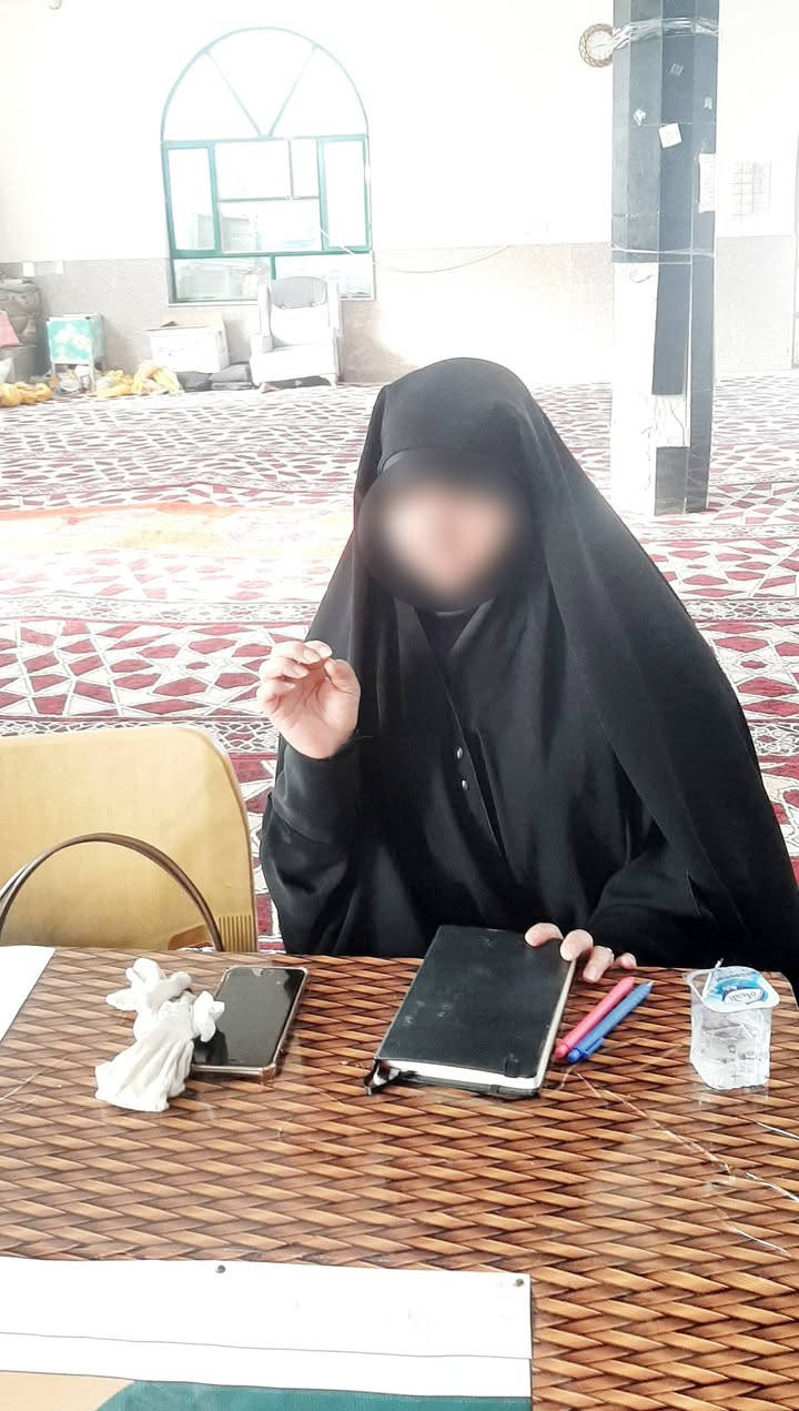 مؤسسة الإمام زين العابدين عليه السلام القرآنية 
الإثنين : ٧/ ٩ / ٢٠٢٦ م -  ١٤٤٧هجري 
المادة : التنغيم القرآني والإنشاد الديني 
الإستاذ : ست انتصار عبد الواحد 
🎞 مشاهدات إعلامية مصورة من دورة علم الصوت 🗣️ 🎼 والتنغيم القرآني والإنشاد الديني الأكاديمية التخصيصية للنساء المستوى الثاني، التي يحاضر فيها🎤الست انتصار عبدالواحد في مؤسسة الإمام زين العابدين ع القرآنية، والتي تعنى بتطوير مهارات الأداء الصوتي والتنغيمي لدى القارئات والمنشدات.. وكانت أهم محاورها:
🔰 الإفتتاح بتلاوة لآيات من كتاب الله الكريم للموفقة القارئة (  شكري ). 
🎼 مقام البيات (تعريفه، شخصيته، مفتاحه، تطبيقاته).
🗣 التطبيقات والتدريبات العملية الفردية والجماعية في مقام البيان (مفتاحه، وفي تلاوة القرآن الكريم وترتيله، والإبتهال الديني، والأذان، والردة الحسينية، والدعاء).
🎤 ختام المحاضرة بالدعاء وقراءة سورة الفاتحة على ارواح شهدائنا الأبرار وأمواتنا جميعآ 🤲
🖌خالص الدعوات لاستاذتنا الفاضلة الست انتصار عبدالواحد ولجميع المشتركات في هذه الدورة المباركة بالتوفيق والسداد 🤲
الشيخ سيد رياض ابو مصطفى المعموري الموسوي 
م. مؤسسة الإمام زين العابدين عليه السلام القرآنية 
🪀 للإستعلام والمشاركة في الدورات المجانية المفتوحة التواصل مع ادارة المؤسسة القرآنية 
*********** / *********** 
🖌 إعلام مؤسسة الإمام زين العابدين ع القرآنية  
🖌 الإثنين ٧ / ٩ / ٢٠٢٦م -  ١٤٤٧هـ.
