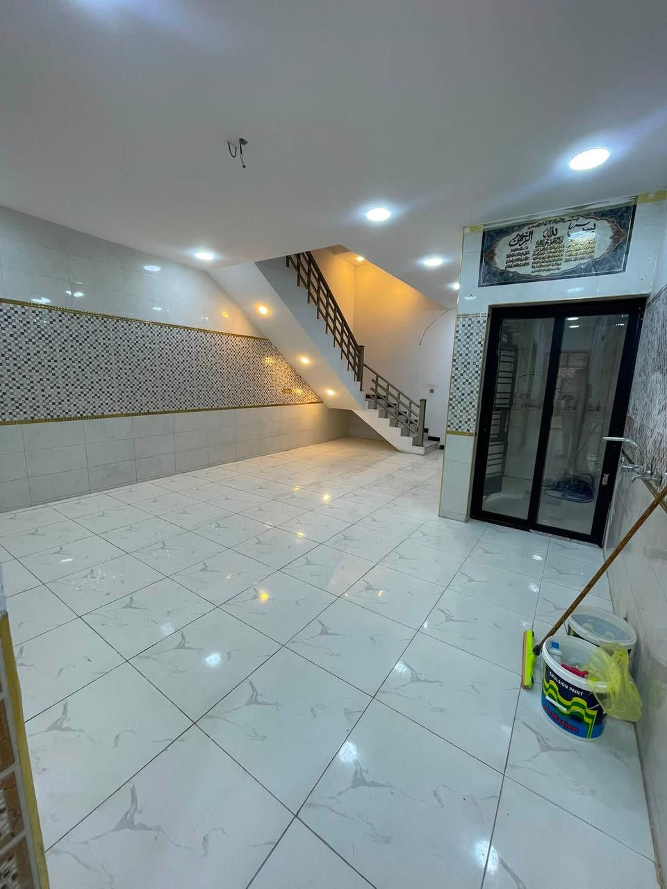 150 متر
السعر 290 مليون وبي مجال 
البناء🏗️
الطابق الارضي 

صاله وغرفه نوم ومطبخ 

ومنوورر وخدمات 

الطابق الثاني 3 غرف نوم وخدمات 

الموقع حي الجهاد ديوان المخابرات 
سيف ابو يزن

***********
