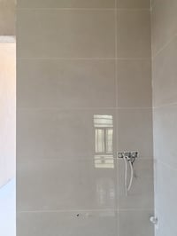 عامل سيراميك • يومية • تواصل خاص
