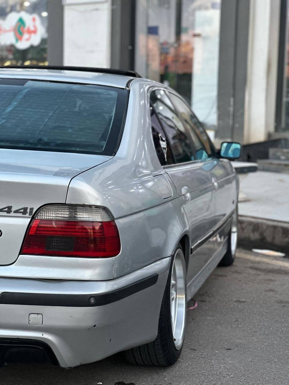 للبيع السعر 85$
🚗 موديل 1998محدث 2000
حجم 535كير مكينه وسنويه وبليته اصل وفصل.8
⚙️ محرك 8 سلندر 3.5 – عزم نار وصوت يونس
🔧 كير أوتوماتيك تيبترونك ثلاث انظمه 
🛞 ويل حجم ١٧
طخم تاير جديد 
💨✈️بيها شلعه نار 🔥
مضخم صوت بل صندوك 🎼
سستم صوت وعزل يخبل 🔥🎼
✨ فل مواصفات + دعامات M 
🛋️ داخل جديد كشنات جلد 
❄️ تبريد ثلج تدفئه شغاله 
🔌 كلشي بيها شغال بدون استثناء
‏ 🔥 كزور رياضي بيها منظومه نار من الكزوز
🧼 الحالة:
صبغ عام جماليه 
✔️ بدون ضرر
✔️ سقف تنتا سلايت طكتين 
✔️ محرك وكير شرط لوك
✔️ جاهزه لاأخير ترايك للبصره                                         موبايل+واتس ***********
***********
